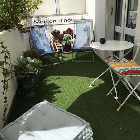 La Petite Maison Bed & Breakfast 2*