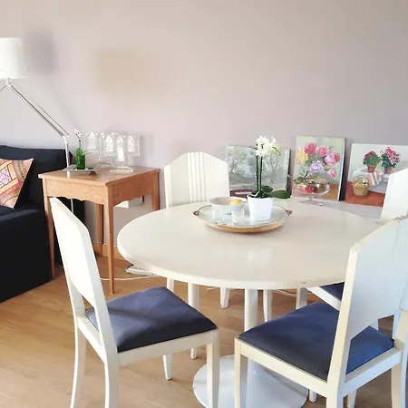 La Petite Maison Bed & Breakfast